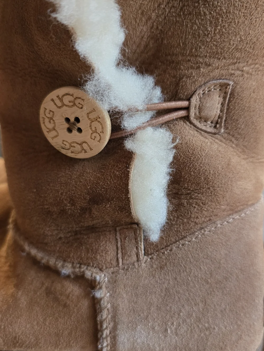 UGG Bailey Button II Chestnut Suede Sheepskin Boots Womens Size 10 Classic Short - Picture 1 of 5